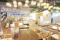 山東出版?zhèn)髅焦煞萦邢薰? /></a>
                                        <h3><a href="http://www.acqe.cn/News/4/27/NewsDetail_4988_1.html" title="江蘇鳳凰印務(wù)、徐州緒權(quán)印刷公司領(lǐng)導(dǎo)來公司指導(dǎo)調(diào)研" target="_blank">江蘇鳳凰印務(wù)、徐州緒權(quán)印刷公司領(lǐng)導(dǎo)來公司指導(dǎo)調(diào)研</a></h3>
                                        <p class="newsinfo">
                                            7月10日江蘇鳳凰出版集團(tuán)鳳凰印務(wù)有限公司副總經(jīng)理王忠春一行與徐州緒權(quán)印刷公司總經(jīng)理馬緒全到我公司進(jìn)行指導(dǎo)調(diào)研，公司總經(jīng)理貴雪媛、副總經(jīng)理賈玉東等參加。調(diào)研組圍繞疫情防控、復(fù)工達(dá)產(chǎn)、轉(zhuǎn)型升級(jí)、融合創(chuàng)新等主題，通過現(xiàn)場考察與公司領(lǐng)導(dǎo)班子進(jìn)行了座談，并在國有企業(yè)人員結(jié)構(gòu)、薪酬制度、設(shè)備管理和智能化建設(shè)等方面進(jìn)行了深度交流。相信在上級(jí)出版集團(tuán)的大力支持下，全面落實(shí)工作部署，做大做強(qiáng)主體產(chǎn)業(yè)的同時(shí)，立足實(shí)際積極尋找新的利潤增長點(diǎn)，實(shí)現(xiàn)印刷企業(yè)共同發(fā)展。…
                                        </p>
                                    </li>
                                    
                                </ul>
                            </div>
                            <div   id="kokosgisy"   class="pagelist">
                                <ul><li id="kokosgisy"    class=