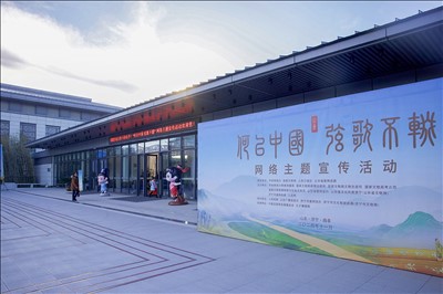 山東出版?zhèn)髅焦煞萦邢薰? /></a>
                                        <h3><a href="http://www.acqe.cn/News/4/20/NewsDetail_5324_1.html" title="安徽新華發(fā)行（集團(tuán)）控股有限公司考察調(diào)研山東出版" target="_blank">安徽新華發(fā)行（集團(tuán)）控股有限公司考察調(diào)研山東出版</a></h3>
                                        <p class="newsinfo">
                                            此次調(diào)研考察活動加深了山東出版和兄弟省份集團(tuán)在文旅研學(xué)等板塊的合作溝通，以期達(dá)到互學(xué)互鑒、協(xié)同進(jìn)步的目的。…
                                        </p>
                                    </li>
                                    
                                </ul>
                            </div>
                            <div   id="i0akg8ea0g8"   class="pagelist">
                                <ul><li id="i0akg8ea0g8"    class=